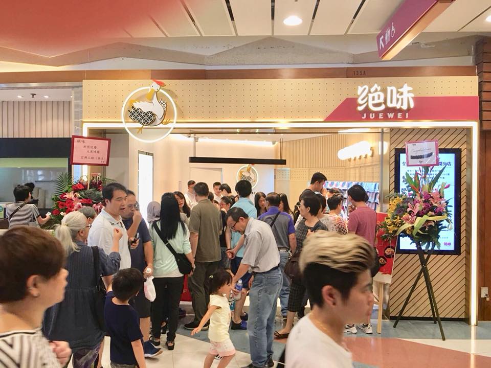 平均香港每間門店每日收入折算約7,000港元，相等於賣出135盒鴨舌。