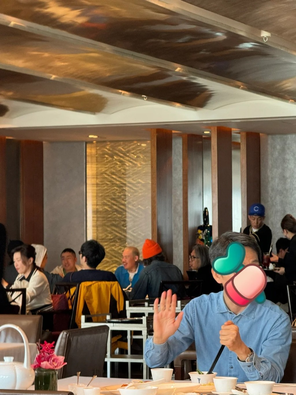 有網民日前在龍景軒偶遇陳冠希和藤原浩嘆茶。