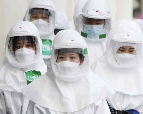 大邱市仍是疫情重災區醫護人員日以繼夜地工作。AP
