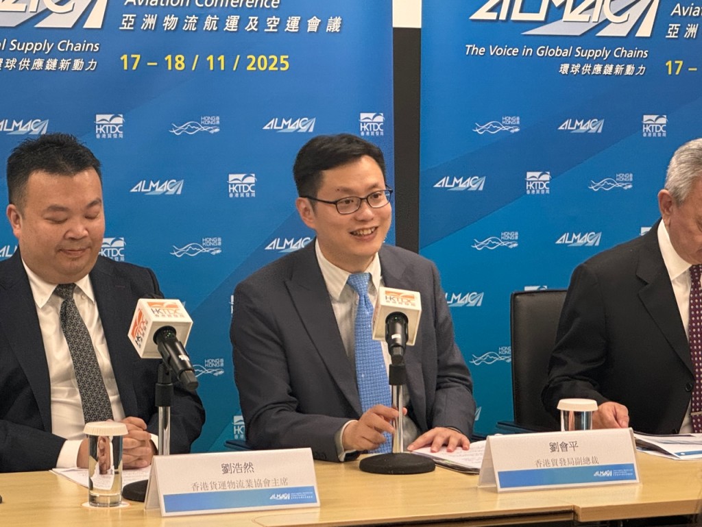 刘会平（中）提到，贸发局将为不同与会者进行商贸配对。