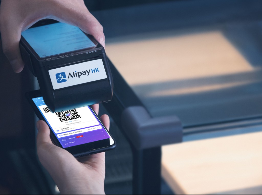 香港信用卡綁定的電子錢包只適用於商戶收款碼，不可用於個人轉帳。