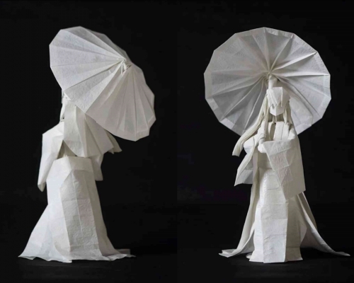 作品是由一張1.2米的正方形紙折疊而成，少女手持油紙傘。網圖