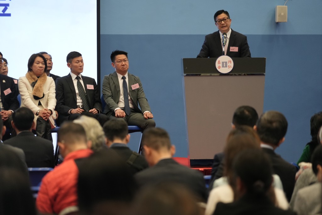 鄧炳強指早前大埔宏福苑火災中，消防不眠不休救災，警員全力搜救及善後，民安隊及醫療輔助隊加入救援，市民高度評價及認同，說明社會主流一定站在正義及良心一方。大會提供