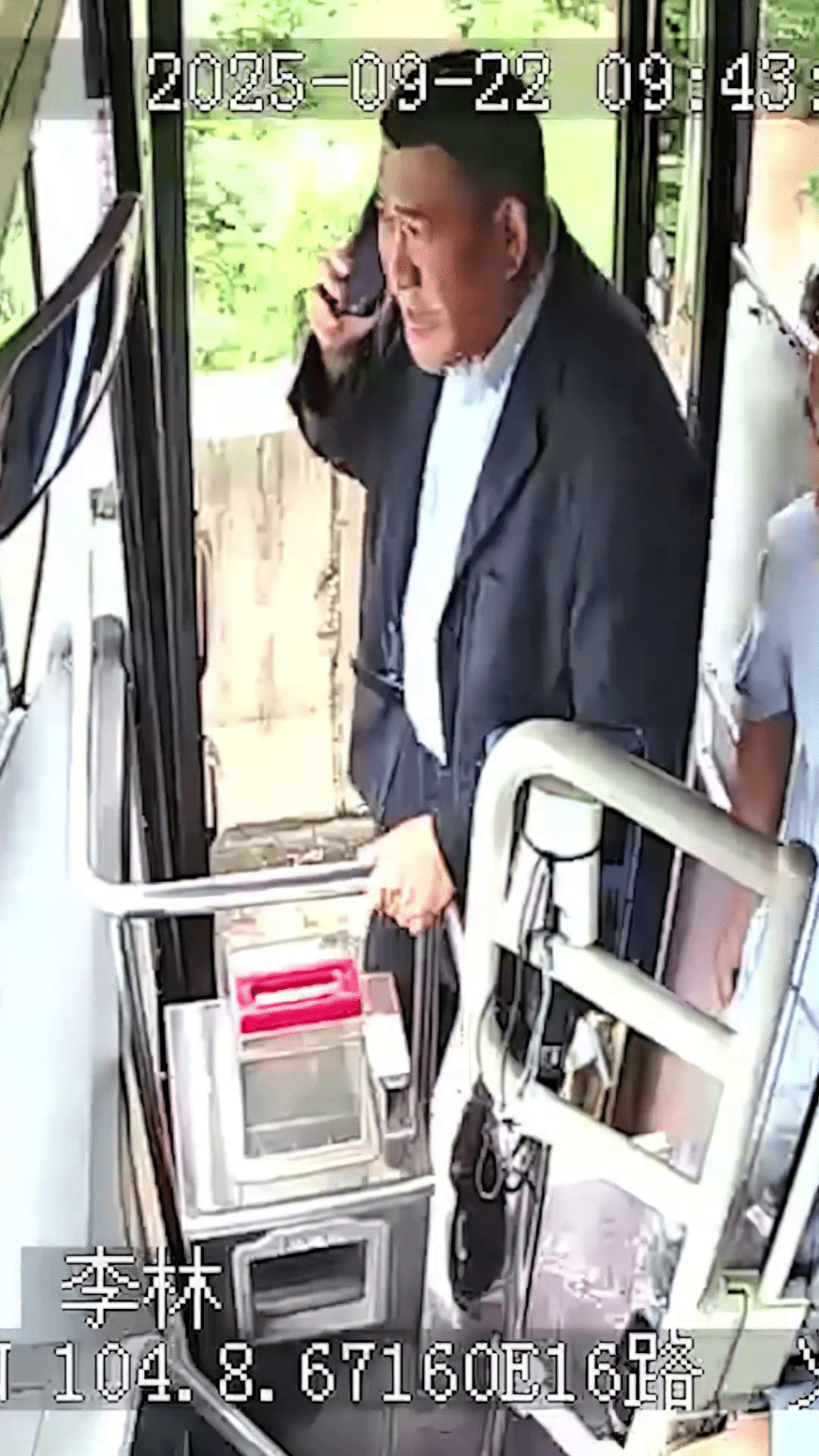 有乘客為巴士司機call白車。