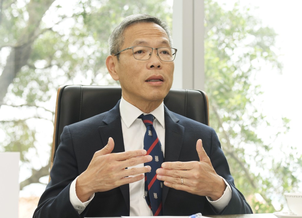 醫學院院長劉澤星的暫任副校長職務為新開設職位。