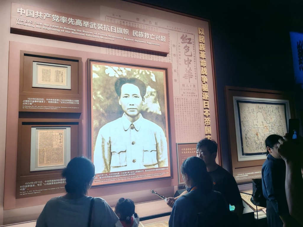 整個展廳面積1.22萬平方米,包括展出文物、檔案,以及部分首次展出的歷史影像等。楊浚源攝 整個展廳面積1.22萬平方米,包括展出文物、檔案,以及部分首次展出的歷史影像等。楊浚源攝