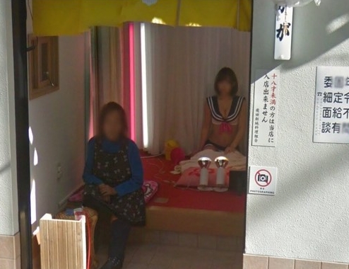 當中有一些更只穿着內衣褲。《2ch》圖片