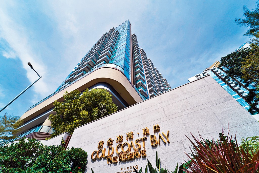 黃金海灣．珀岸持續錄成交，昨日再售出1伙2房單位，呎價逾1.3萬。