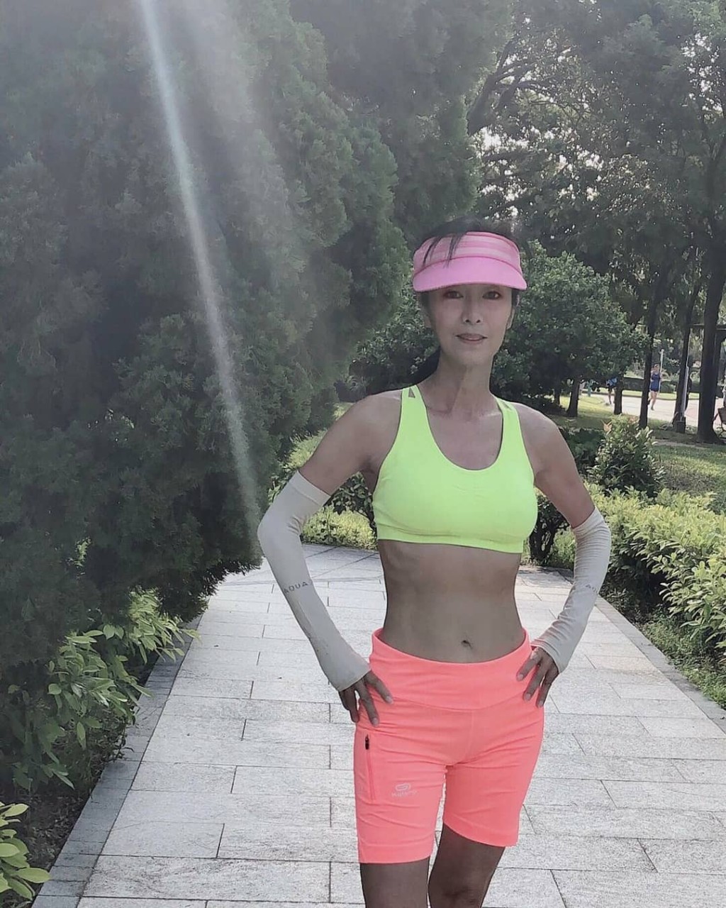 正面睇好fit。