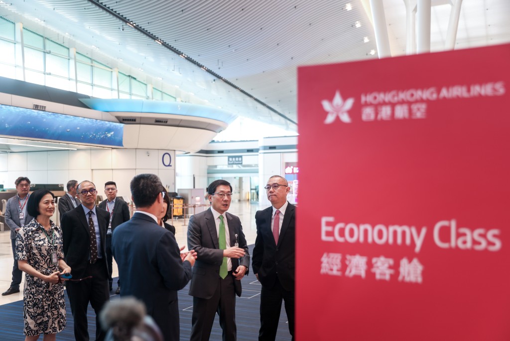 香港航空率先進駐T2。