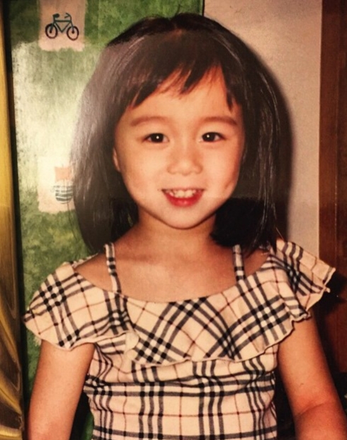 何超欣小時候已經好靚女。