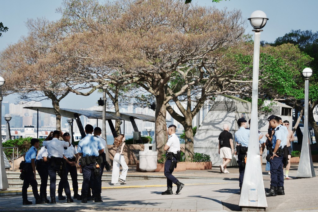 警方於灣仔會展一帶進行安全檢查。