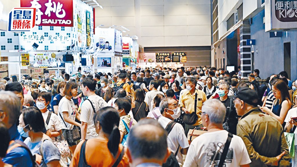 美食博覽昨起一連5日喺灣仔會展舉行，現場人頭湧湧。