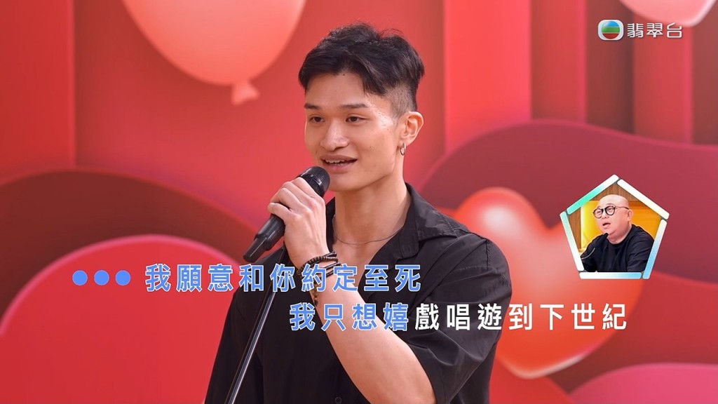 健身教練劉宏偉(Ares)除了大騷肌肉,還在台上深情獻唱情歌。 健身教練劉宏偉(Ares)除了大騷肌肉,還在台上深情獻唱情歌。