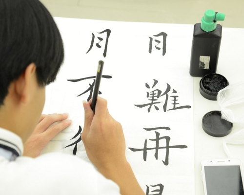 字跡美醜或許與聰明與否沒有直接關係,但寫得一手好字,往往可加「印象分」。資料圖片