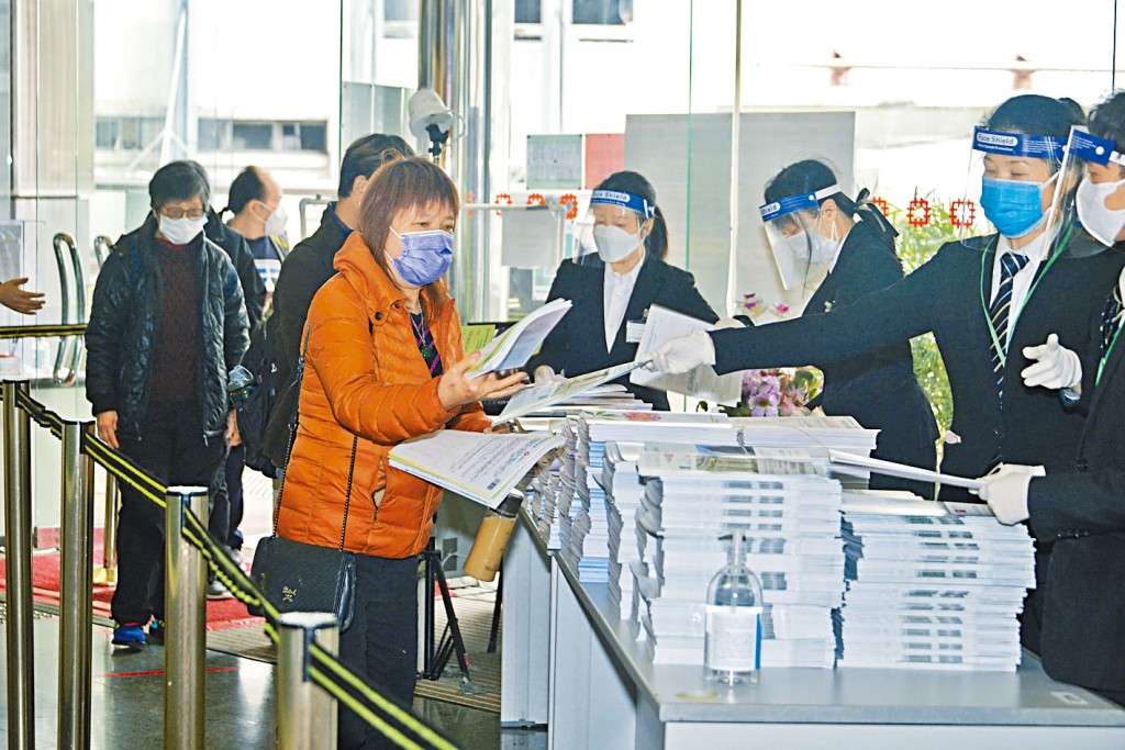 今期居屋以五一折招徠,市民暫忘疫情到居屋中心攞表,揀選心水樓。