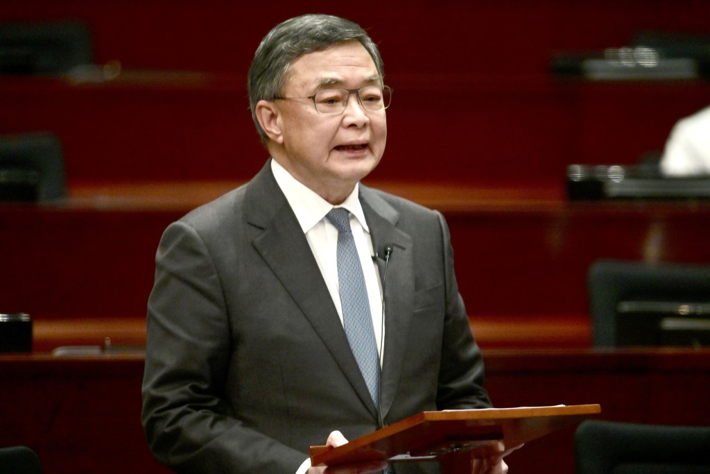 龍漢標問及陳茂波會否在「穩預期」方面多行一步,正式宣告擱置明日大嶼計劃。 龍漢標問及陳茂波會否在「穩預期」方面多行一步,正式宣告擱置明日大嶼計劃。