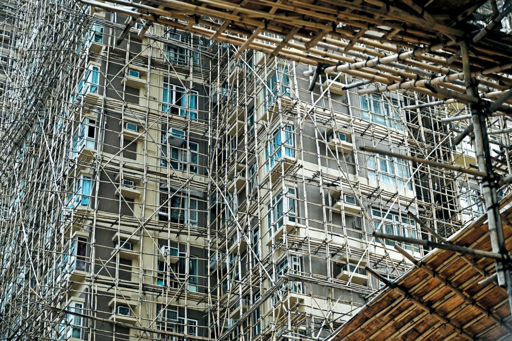 有工程师建议设立屋宇维修署专责监督旧楼维修，而业主只需负责「夹钱」。
