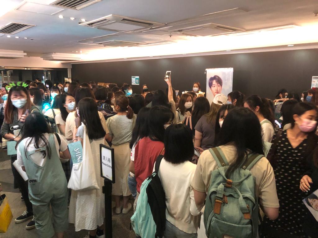 在香港的戲院亦有進行直播,吸引大批fans進場欣賞。