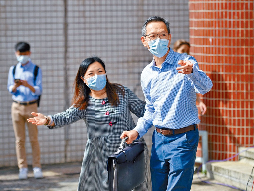 ■劉澤星(右)表示本港現時應先集中提升接種率,達至製造免疫屏障最為重要。