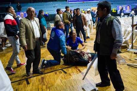 厄瓜多爾總統候選人遭槍殺，一名支持者亦受傷倒地。美聯社