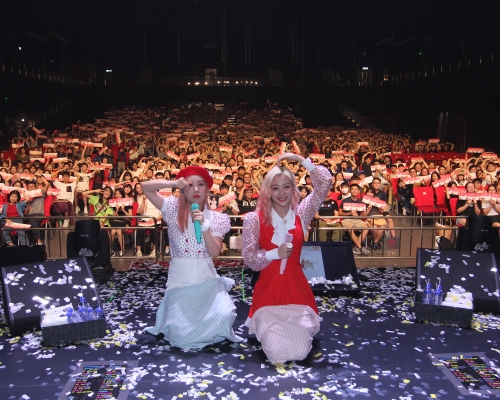 韩国组合「脸红的思春期」昨晚在九展Star Hall举行演唱会。
