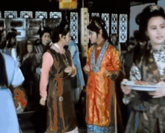 電視劇《紅樓夢》蟹宴的場景。虎嗅@識味Foodledge