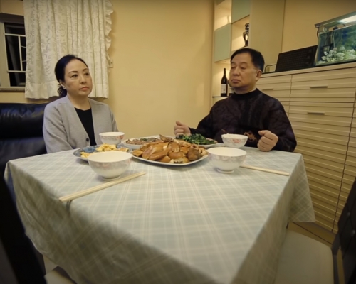 有網民質疑男性與女友父母同住問題。網上片段《公屋●居屋●私樓》截圖