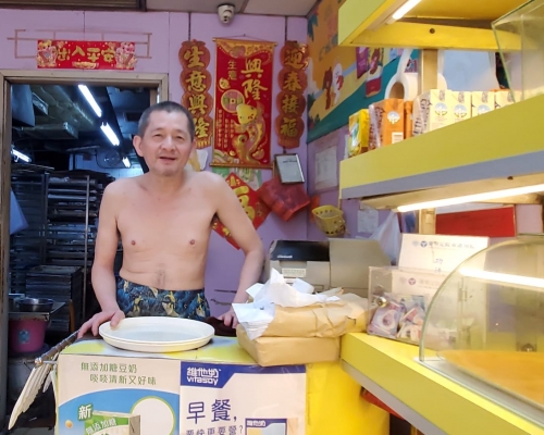 土瓜灣道麵包店負責人吳先生希望社會平靜點好。