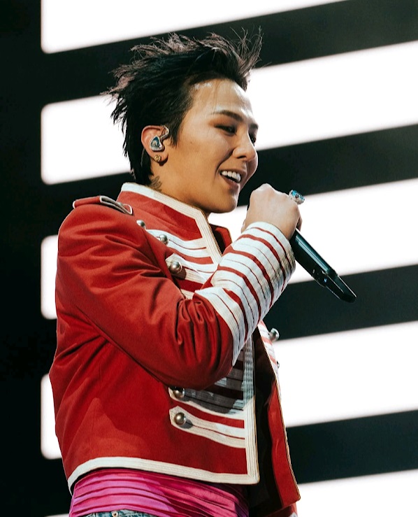GD在表演尾聲時宣布，BIGBANG的20周年演唱會將於8月開鑼。