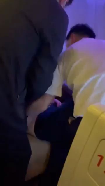 中國航材趙保輝醉至不省人事影片在網上熱傳。