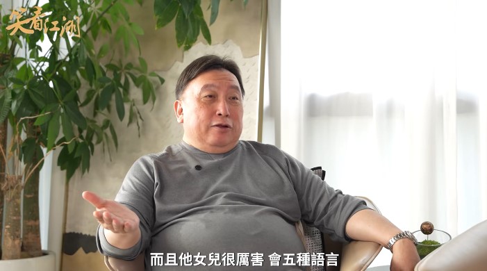 劉德華女兒識五種語言。 劉德華女兒識五種語言。