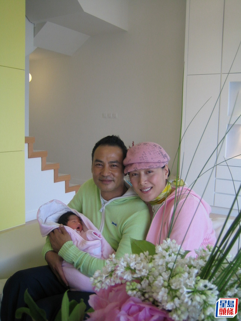 任達華與琦琦在2004年誕下愛女任晴佳（Ella），兩人都好愛錫囡囡。  ​