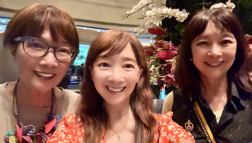 陳美齡與兩位猛料胞姊合體。 陳美齡與兩位猛料胞姊合體。