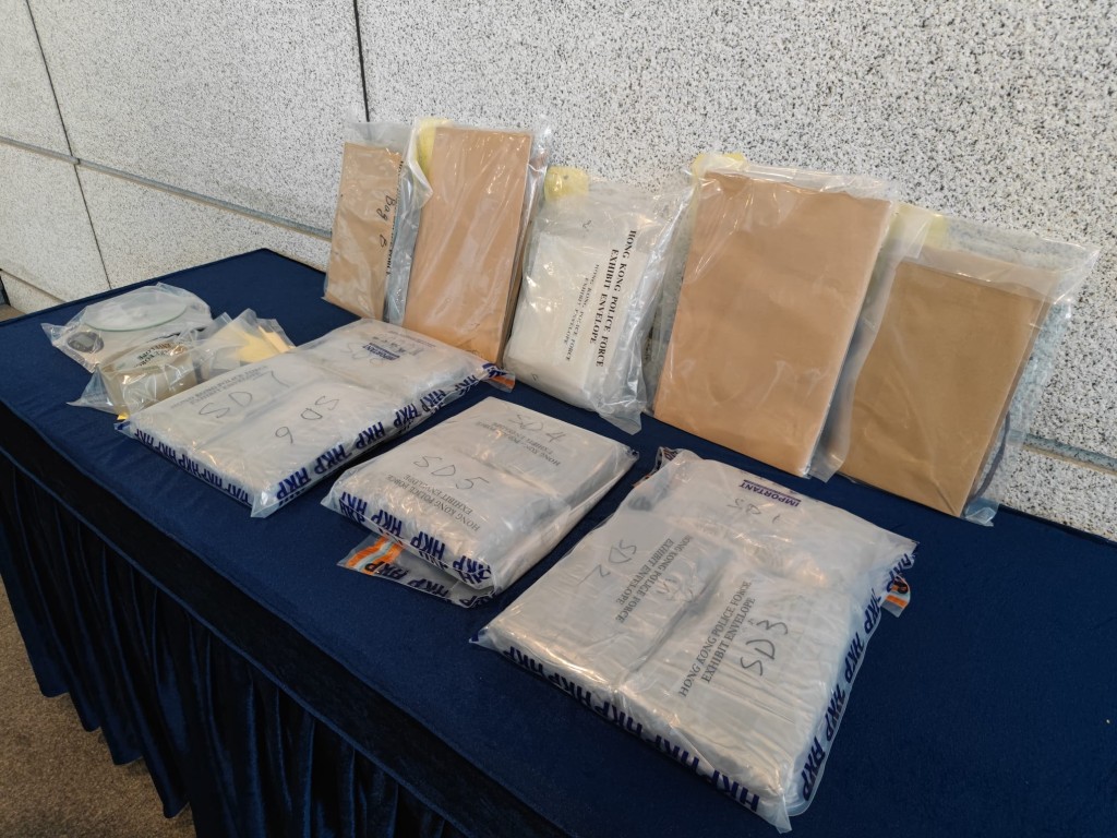 警方行動中搜出8公斤懷疑可卡因，總值約720萬元。