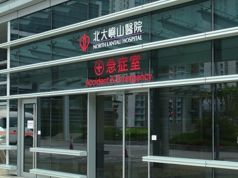 男子被送往北大嶼山醫院搶救後不治