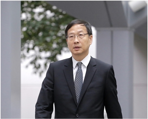 余若海(圖)庭上多次追問匯豐信託前董事總經理Anna Poon。