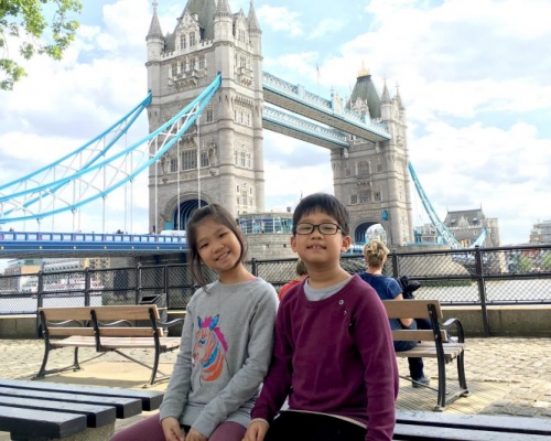 英國駐越南大使館附上兩名越南兒童照片。網上圖片