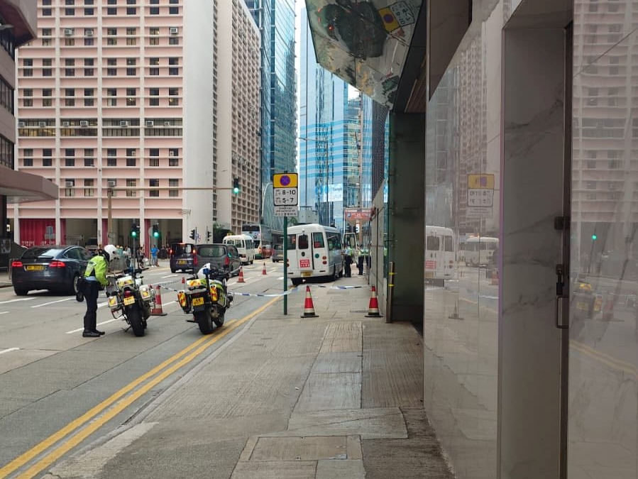 現場為北角渣華道柯達大廈對開路面。