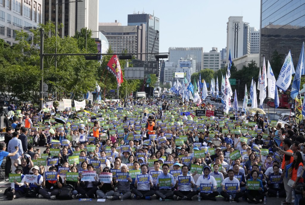 南韓月前也有大批民眾舉行示威，不滿日本排放核污水。美聯社