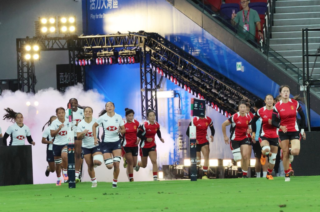 港女子队在D组首场,以12:31不敌山东。徐嘉华摄 港女子队在D组首场,以12:31不敌山东。徐嘉华摄