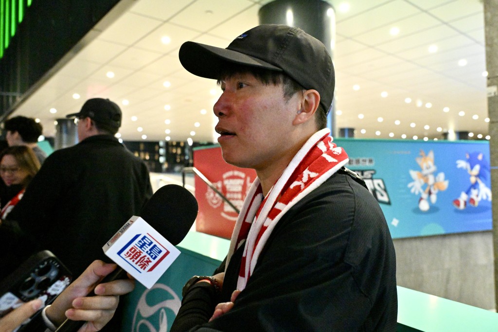 支持港足6、7年的球迷吳先生。