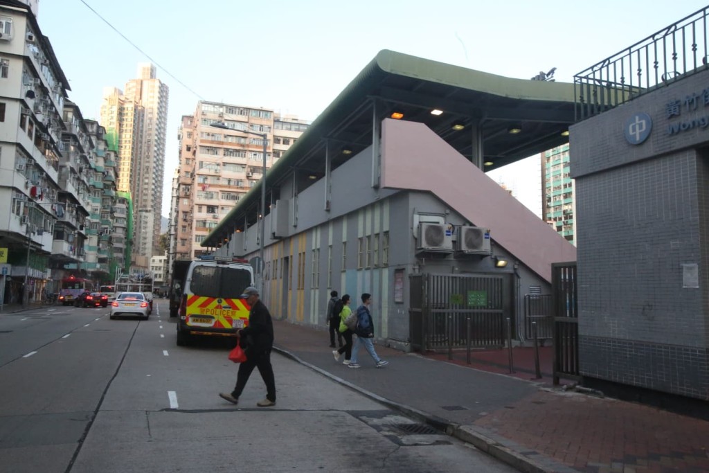 事主報稱在深水埗楓樹街遊樂場與兩人發生爭執。