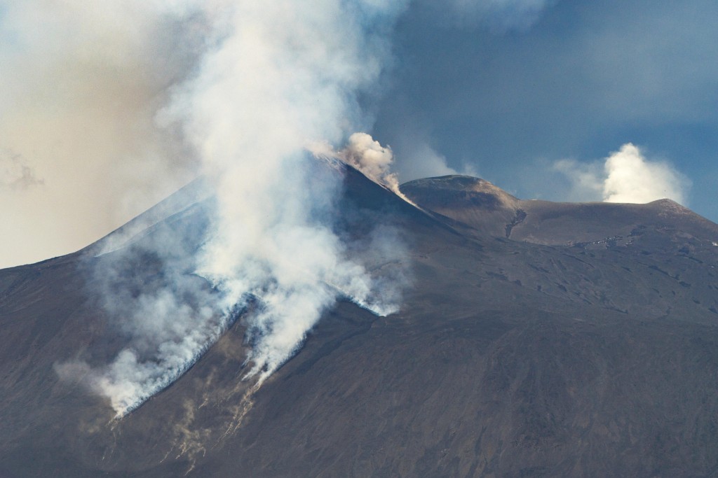 意大利埃特納火山爆發。 美聯社 意大利埃特納火山爆發。 美聯社
