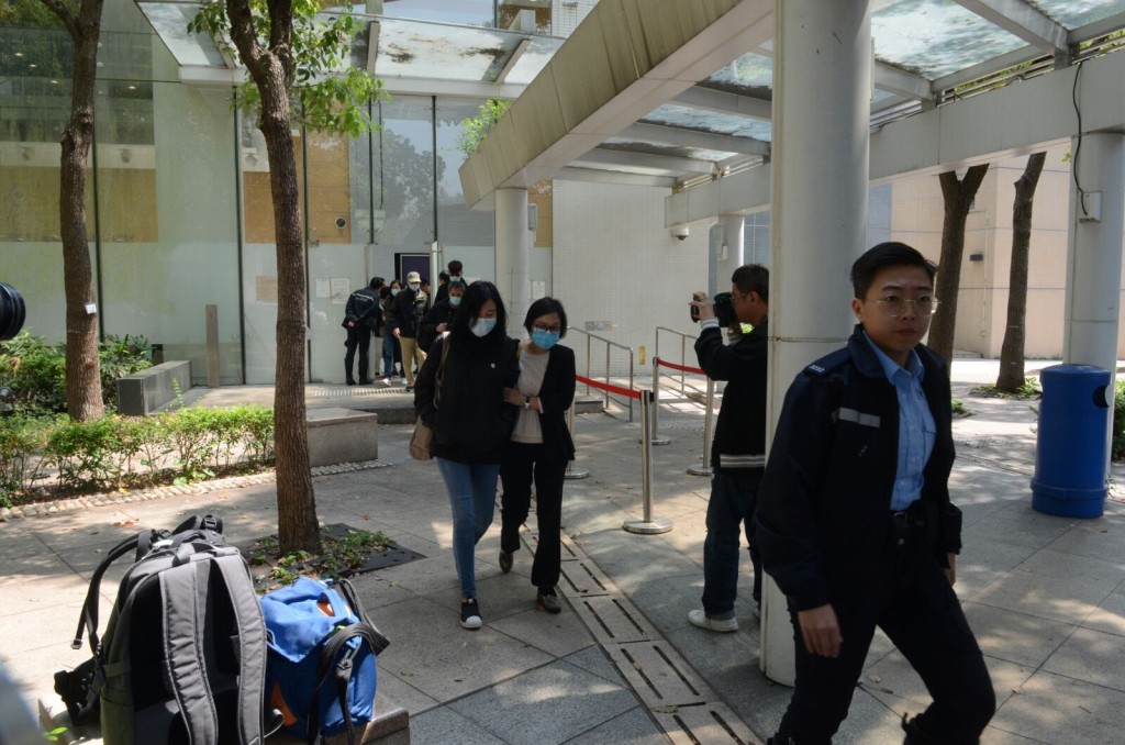眾人神情哀傷。蔡楚輝攝