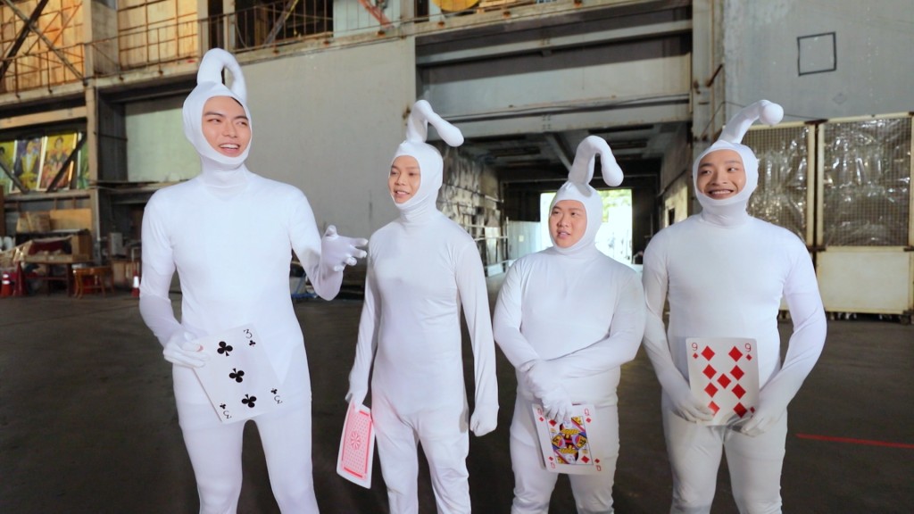 4個黐線佬。