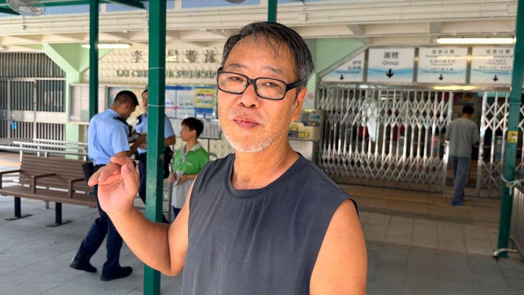 游泳池職員莊先生講述事件。 游泳池職員莊先生講述事件。