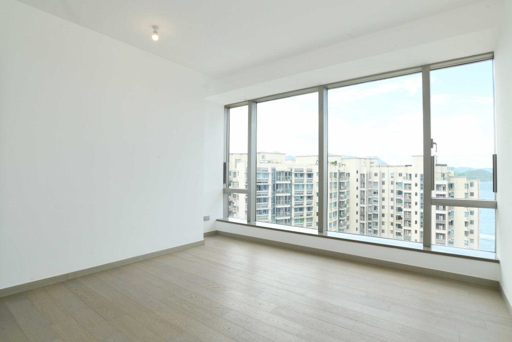 房間設大窗戶，方便住客賞景。