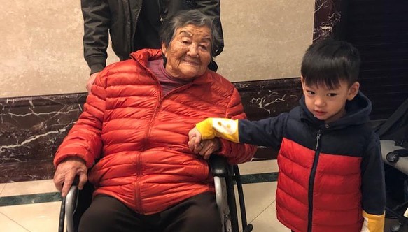 99歲的姨婆是苗栗山上泰安斯瓦細格部落,最年長的長老。