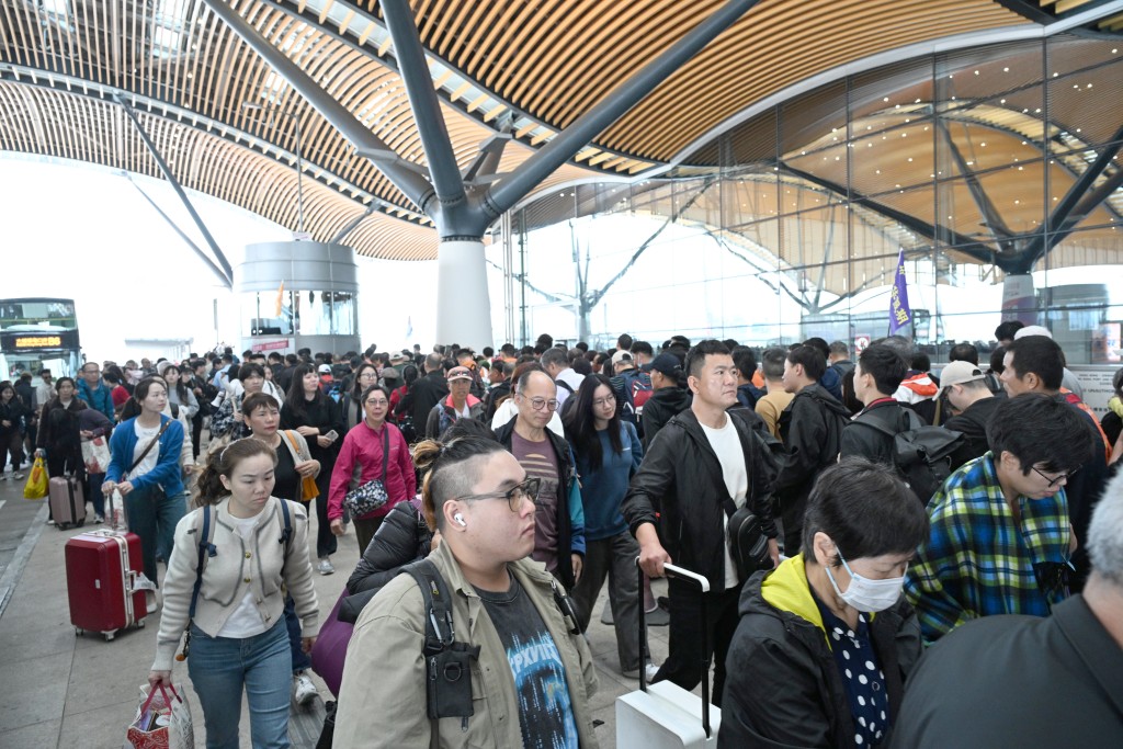 他建議公眾盡量在下午2時30分比賽結束後才出發。資料圖片 他建議公眾盡量在下午2時30分比賽結束後才出發。資料圖片